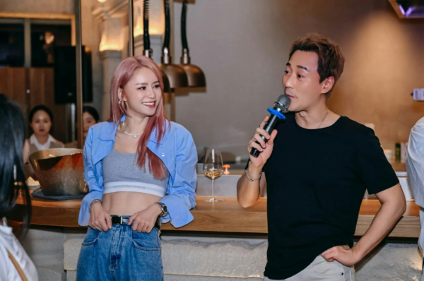 创惠优配 TVB前男星给内地太太庆35岁生日！性感穿搭被指穿旧衣！网友再吐槽：不至于买不起新衣服呀